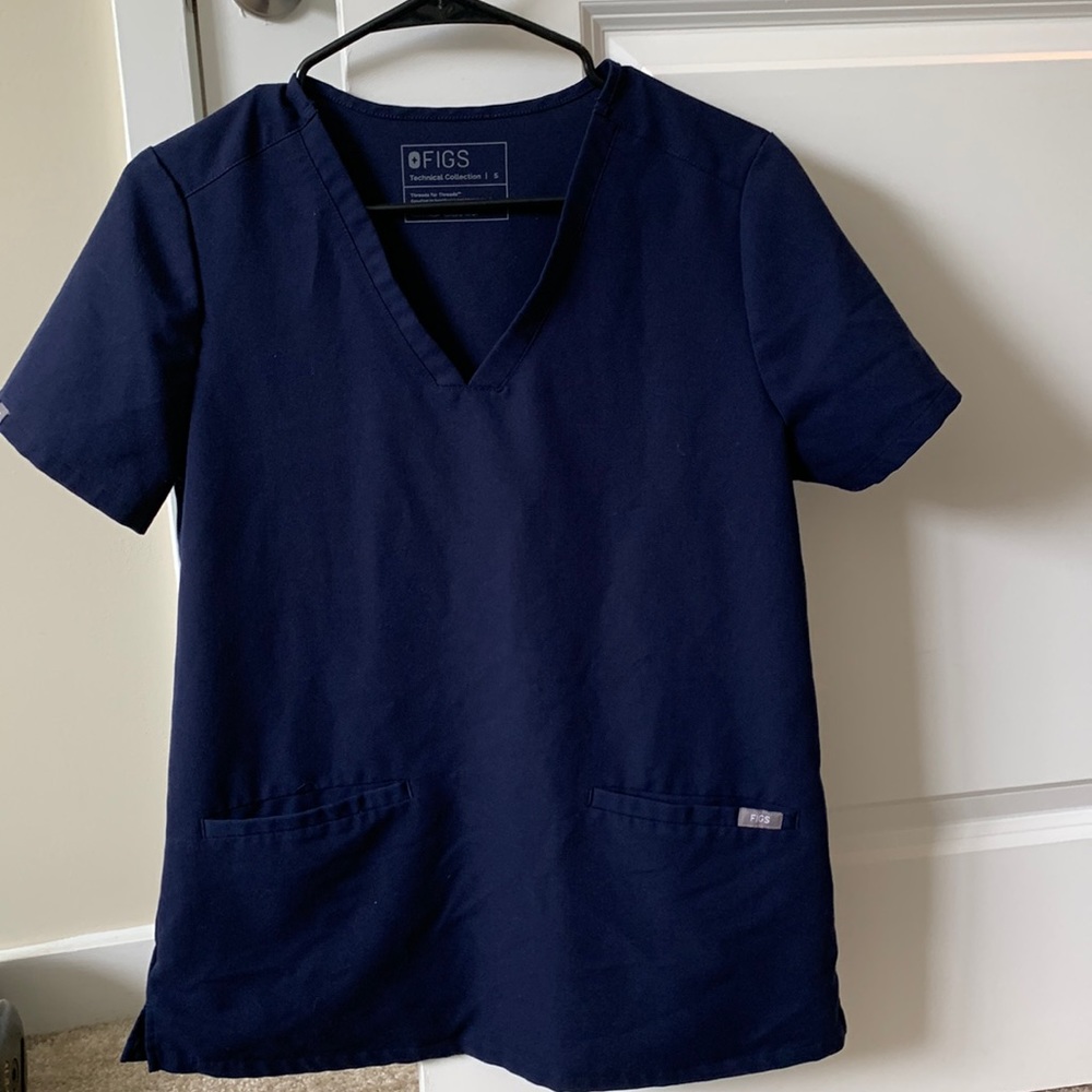 Two pocket small figs scrub top